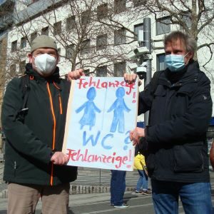 Kundgebung für eine öffentliche Toilette am Wiener Platz In Mülheim
