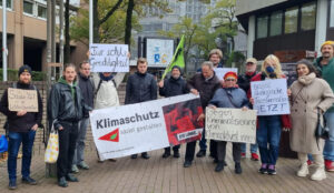 Mahnwache für Klimaaktivistinnen